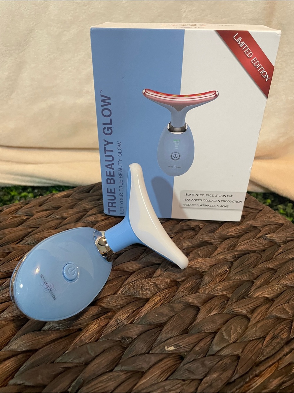 True Beauty Glow Limited Edition Facial Sculpting Device - Light Blue